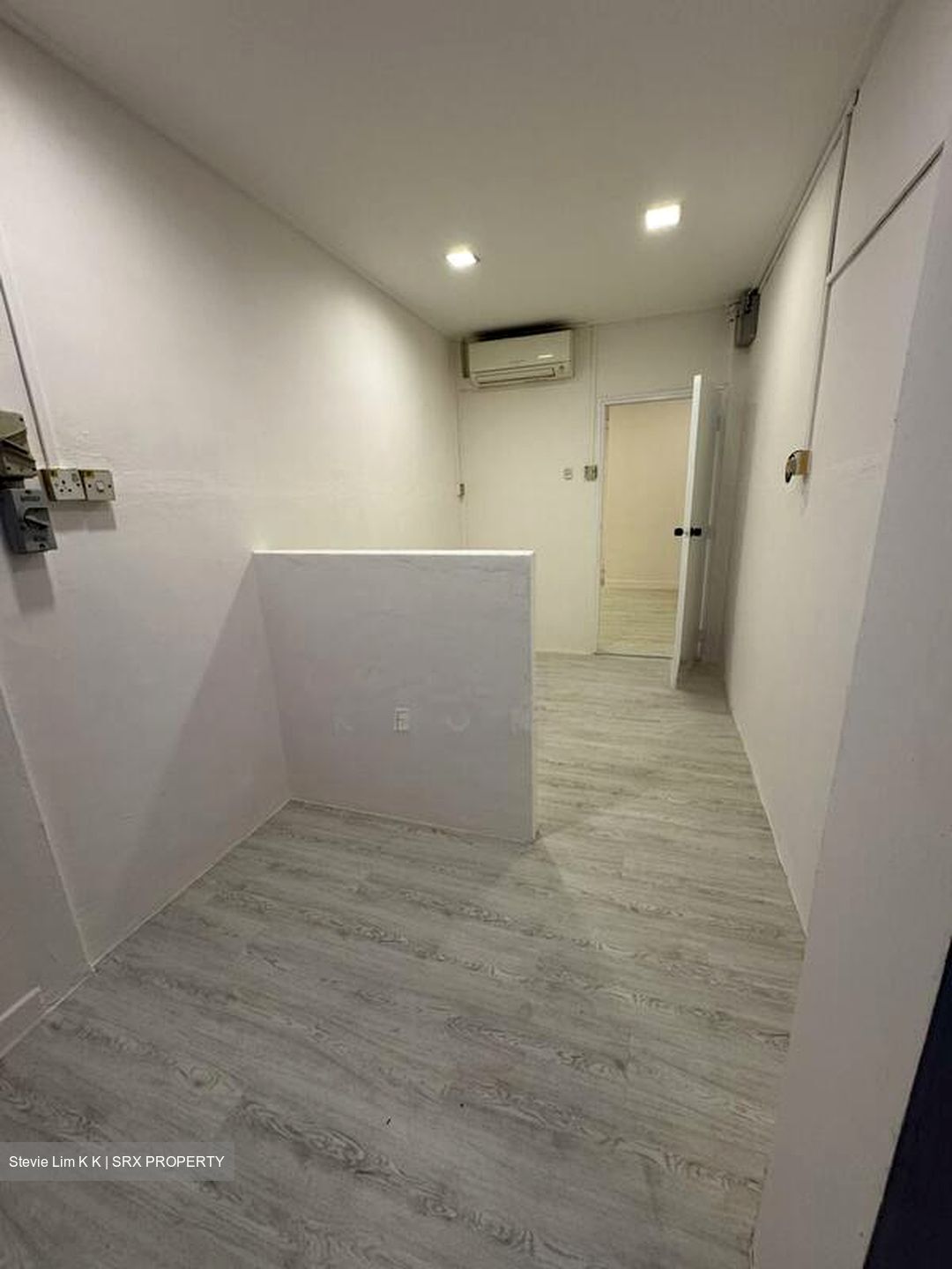 Goldhill Shopping Centre (D11), Office #530819571
